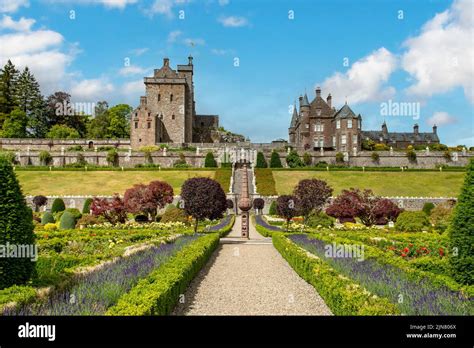 Drummond castle hi-res stock photography and images - Alamy