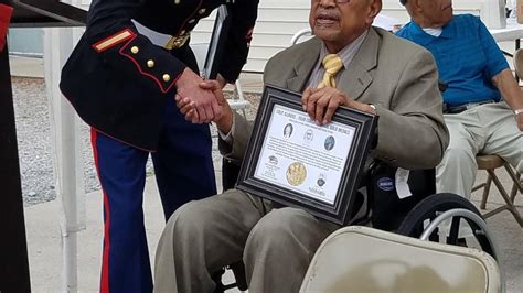 Colp honors 100 veterans, 4 Congressional Gold Medal recipients | Local ...