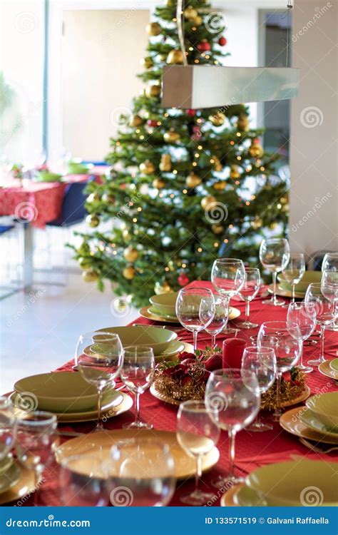 Table Settings for Christmas Lunch Stock Image - Image of glass, lunch: 133571519