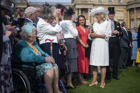 The Duchess of Cornwall looked amazing at a Buckingham Palace garden ...