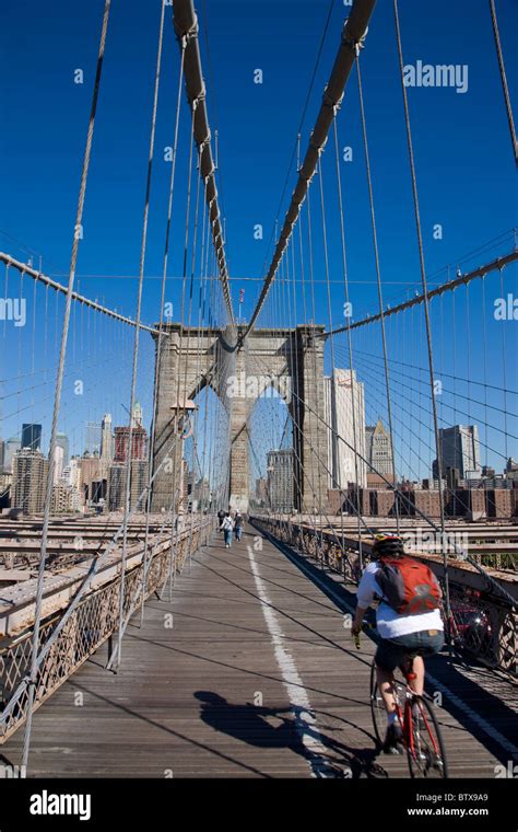 Brooklyn Bridge Pedestrian Walkway Stock Photo - Alamy