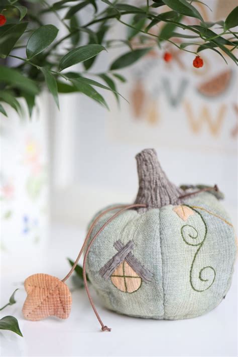 House pumpkin | Hand embroidery patterns flowers, Fabric crafts, Hand ...