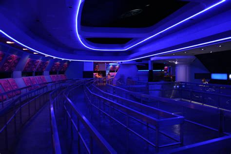 File:WDW SpaceMountain Queue.jpg - Wikimedia Commons