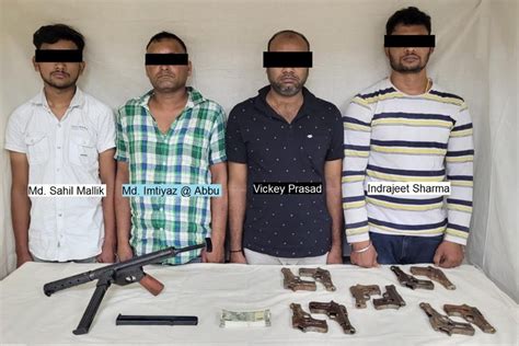 Kolkata Police | Kolkata Police seized carbine with dual magazine and ...