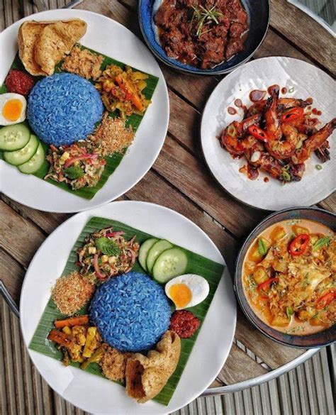 Nasi Kerabu Kelantan Lengkap Dengan Sambal Tumis