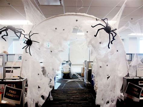 Halloween Office Decoration : 70 Creepy Cubical Ideas Seasonal ...