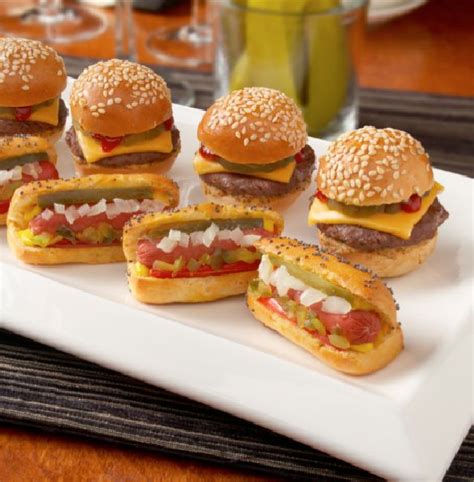 The 25+ best Mini hamburgers ideas on Pinterest | Mini burgers, Mini ...