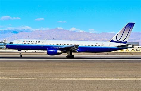 The History Of United Airlines' Livery - Simple Flying