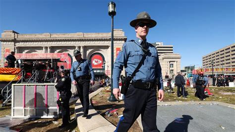 Chiefs Super Bowl parade shooting: Over 850 cops at celebration where 1 dead, up to 15 injured ...