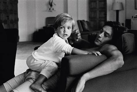 Alain Delon with his son Anthony, 1960s. | Alain delon, Attori, Personaggi famosi