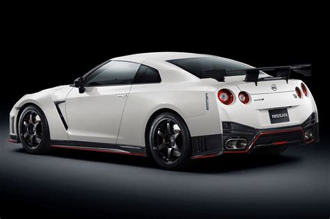 Used 2016 Nissan GT-R NISMO Pricing - For Sale | Edmunds