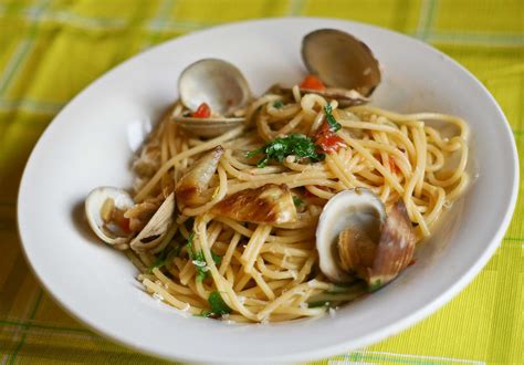 Pasta with clams Recipe | Panlasang Pinoy Recipes