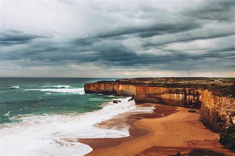 Cliff Near Beach · Free Stock Photo