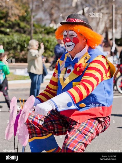 Clown parade hi-res stock photography and images - Alamy