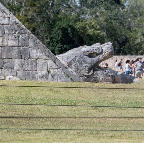 Chichen Itza Pyramid of Kukulkan - Snake head Kukulkan Pyramid,also ...