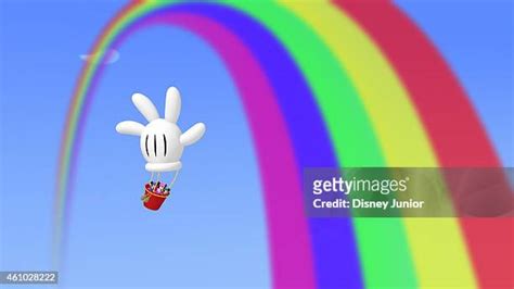 Minnie Winter Bow Show Photos and Premium High Res Pictures - Getty Images