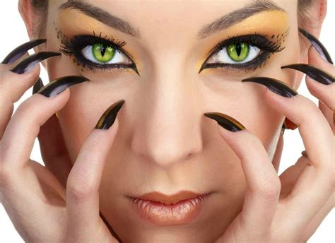 Pin by Veronica De Luna on Halloween | Cat eye contacts, Cat eye makeup ...