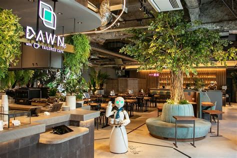 robot cafe tokyo The interior with the theme of the fusion of ...