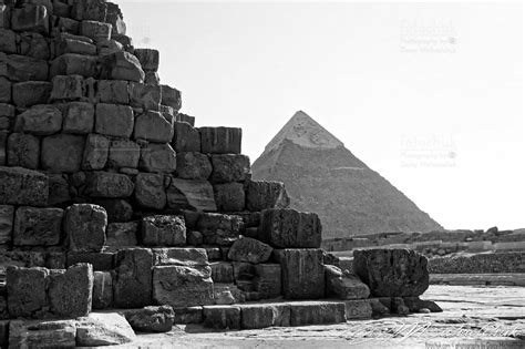 Great Pyramids, Khafre Black and White - Great Pyramids with Khafre in the background ...