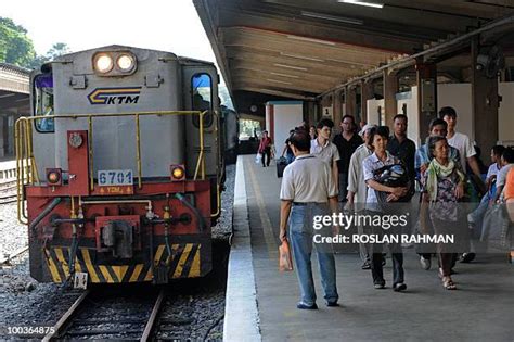 19 Keretapi Tanah Melayu Berhad Stock Photos, High-Res Pictures, and ...