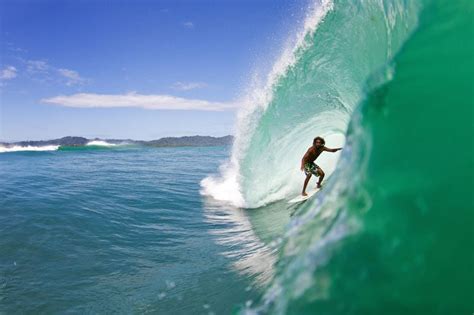 The Surf in Costa Rica / A Guide to the Regions, Seasons, and Breaks