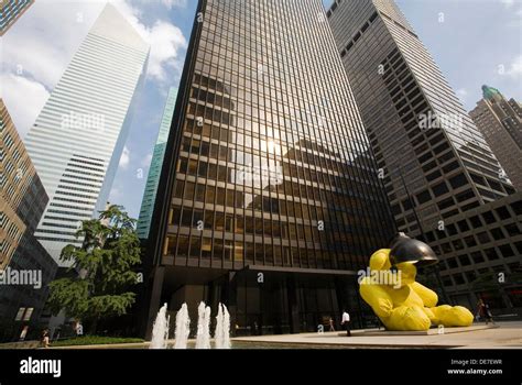 Seagram Building by Ludwig Mies van der Rohe, Park Avenue, Midtown, Manhattan, New York City ...