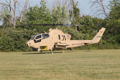 Bell AH-1 Cobra | Wings and Warbirds over Port Clinton Ohio | Raymond Wambsgans | Flickr