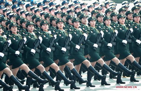 Female generals participate in military parade for first time_70th Anniversary of the Founding ...