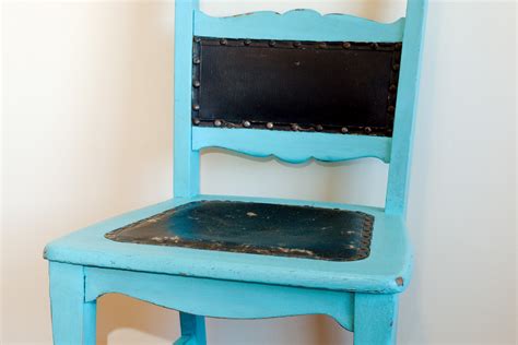 Blue, clawfoot chair - Daily Dose of Style