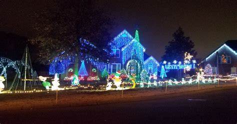 Where to see Christmas lights in the Nashville area