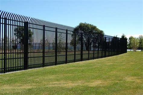 10 Creative Security Fence Ideas