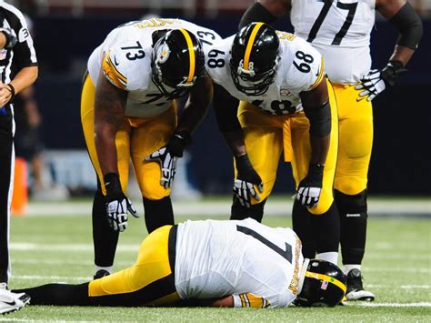 VIDEO: Ben Roethlisberger knocked out of game with scary looking knee injury - Business Insider