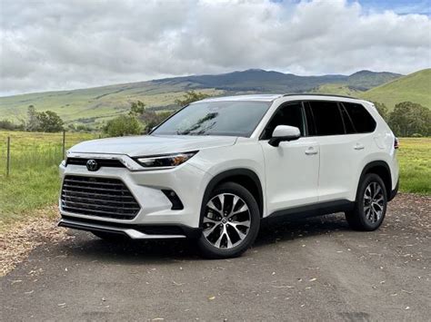 Toyota Grand Highlander vs Toyota Highlander: Compare 3-row SUVs ...