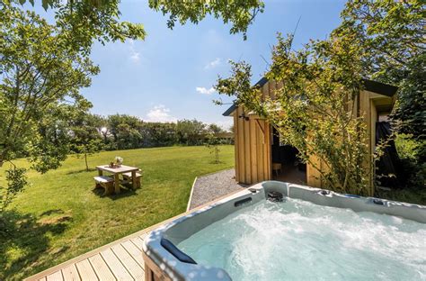 Holiday Cottages with a Hot Tub | Classic Cottages