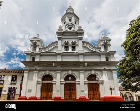 Salamina , Colombia - Febrero 20, 2017 : coloridas calles de Salamina ...