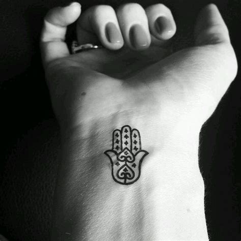 Hamsa Hand Tattoo Designs, Ideas and Meanings – All you need to know ...