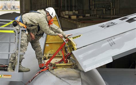 18th AMXS and U.S. Navy conducts rudder removal