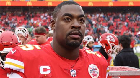 Chiefs star Chris Jones cries during national anthem before AFC ...