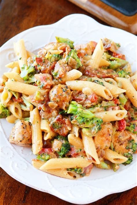 Cheesy Chicken Bacon Broccoli Pasta recipe | Chefthisup