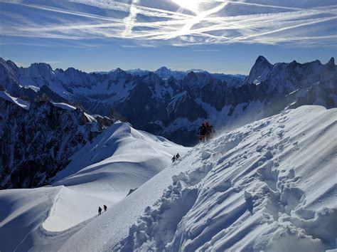 Mont Blanc, highest mountain in the Alps, in August [OC] [4000x2992] : r/EarthPorn