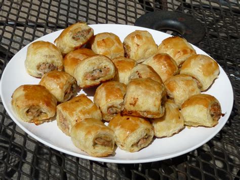 mini sausage rolls