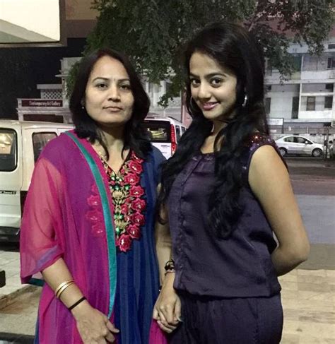 Helly Shah Family Pics, Husband Name, Father, Mother, Age, Biography