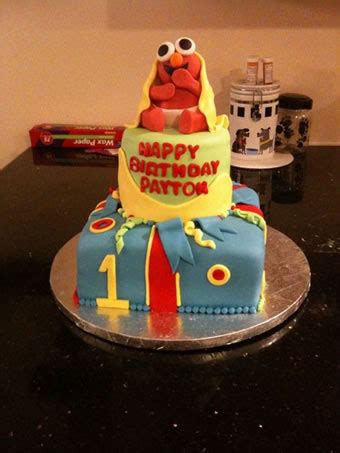 Looking for a baby elmo cake? | Land of Cakes New York makes fondant elmo birthday cakes.