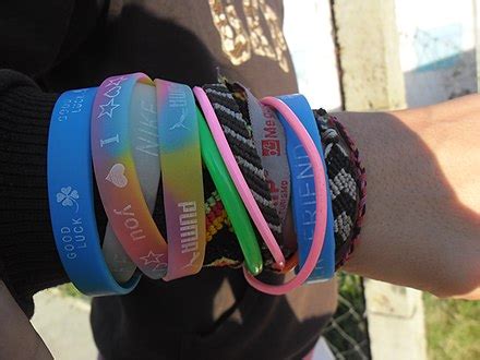 Gel bracelet - Wikipedia