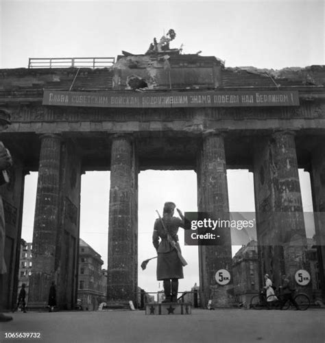 Brandenburg Gate War Photos and Premium High Res Pictures - Getty Images