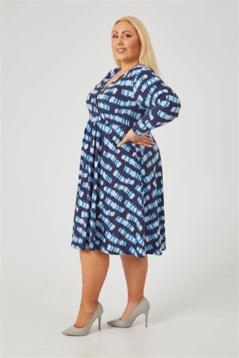 Trendy Plus Size Dresses - Alina Long Sleeve Midi Dress – Nordic Skies