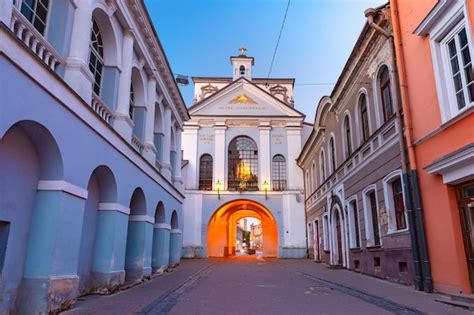 Premium Photo | Gate of dawn at night vilnius lithuania