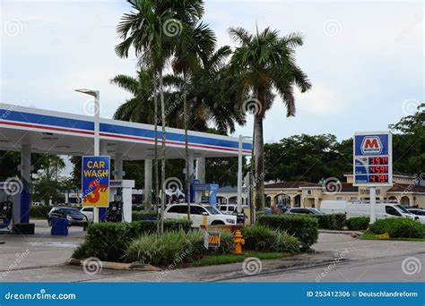 Marathon Gas Station in Miami, Florida. Editorial Photo - Image of petrol, gallon: 253412306