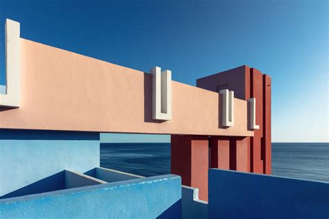 Ricardo Bofill's La Muralla Roja Photographed Through the Lens of Sebastian Weiss | ArchDaily