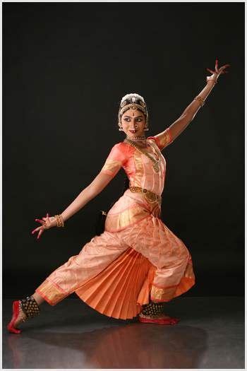 Beautiful dance | Bharatanatyam poses, Bharatanatyam costume, Bharatanatyam